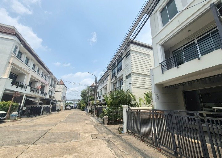 รูป 🔥 ขาย ทาวน์เฮาส์ บ้านกลางเมือง เดอะรอยัล โมนาโค ศรีนครินทร์-พัฒนาการ (Baan Klang Muang The Royal Monaco Srinakarin-Phatthanakan) - รูปที่ 3/11