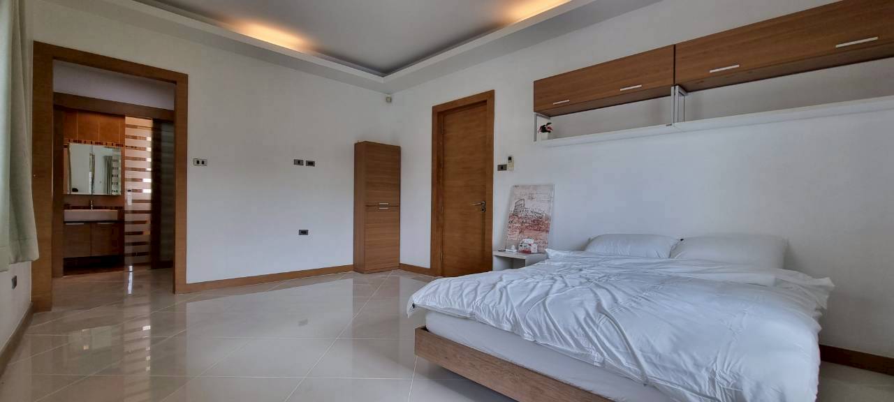 รูป Luxury 5-Bedroom Pool Villa for Rent in East Pattaya - รูปที่ 9/17