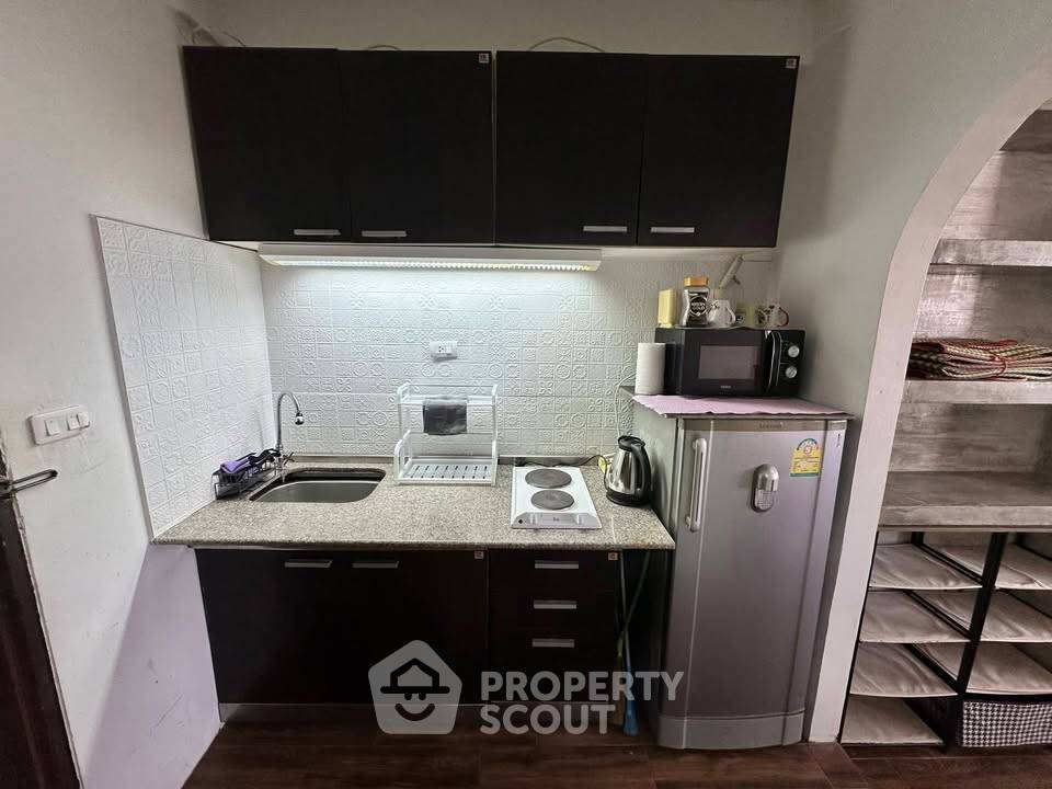picture 1-BR Condo For Sale At ThepThip Mansion, Phratamnak (ID 3178335) - 2/5