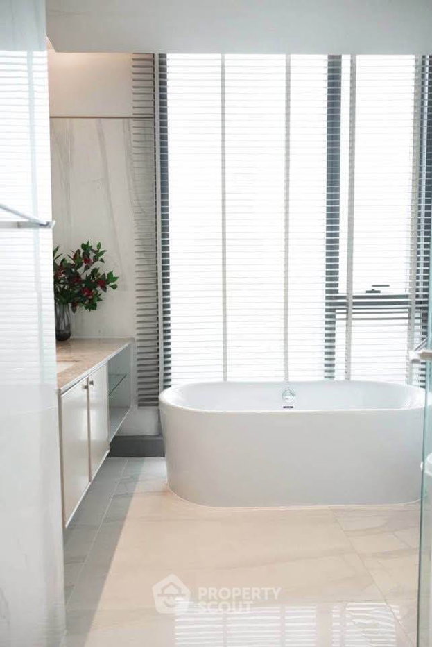 picture 16th-Floor 2-BR At KRAAM Sukhumvit 26 Near BTS Phrom Phong (ID 3179459) - 12/14