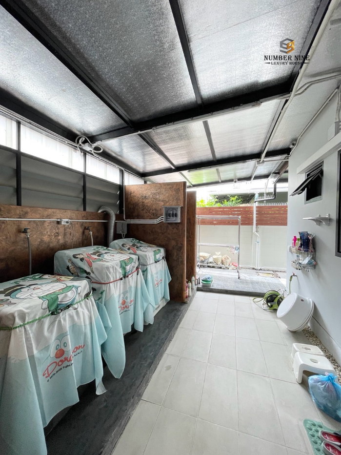 รูป ขายบ้านเดี่ยว 3 ชั้น Supalai Essence Suanluang | หลังริม 77.7 ตร.ว. | 321 ตร.ม. | 5 ห้องนอน | ราคาพิเศษต่ำกว่าต้นทุนกว่า 6 ล้านบาท - รูปที่ 25/26
