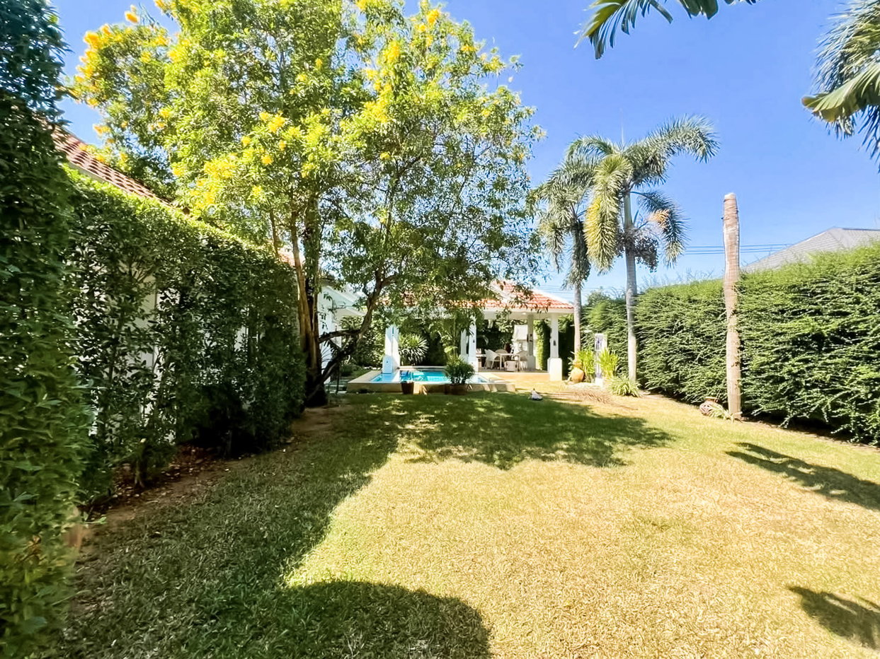 รูป High-End 3 Bedroom Pool Villa for Sale East Pattaya - รูปที่ 3/24