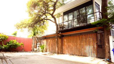 เช่าบ้านเดี่ยว ถนนโชคชัย 4 : 🏡✨ ให้เช่าบ้านเดี่ยว Modern Japanese | ทำเลดี ลาดพร้าว-โชคชัย 4  บ้านดีไซน์สวย โทนอบอุ่น บรรยากาศสงบเป็นส่วนตัว