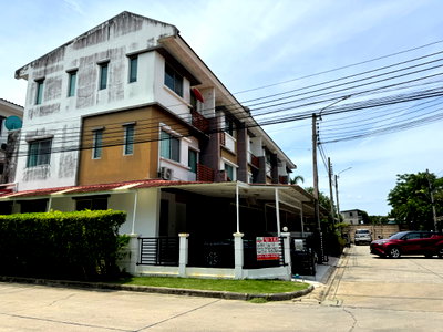 ทาวน์โฮมให้เช่า : ให้เช่าทาวน์โฮม 3 ชั้น ทาวน์พลัส อ่อนนุช-ลาดกระบัง ซอยลาดกระบัง 20/1 **21,000 บาท/ด.** (N.2288)