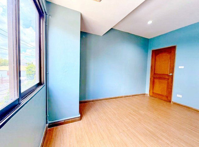 รูป เหม่งจ๋าย เช่าอาคาร 4ชั้น Town in Town ศรีวรา 6นอน 4น้ำ Central EastVille The Crystal ที่ดิน 43 ตร.ว. 500 ตร.ม. กว้าง 7.5 เมตร จอดรถ 8คัน - รูปที่ 8/8