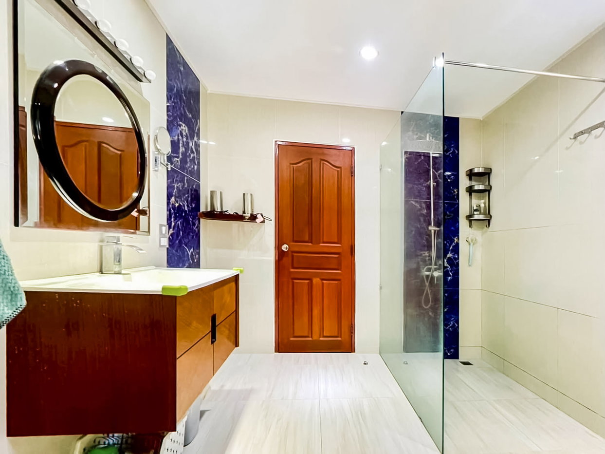 รูป High-End 3 Bedroom Pool Villa for Sale East Pattaya - รูปที่ 20/24