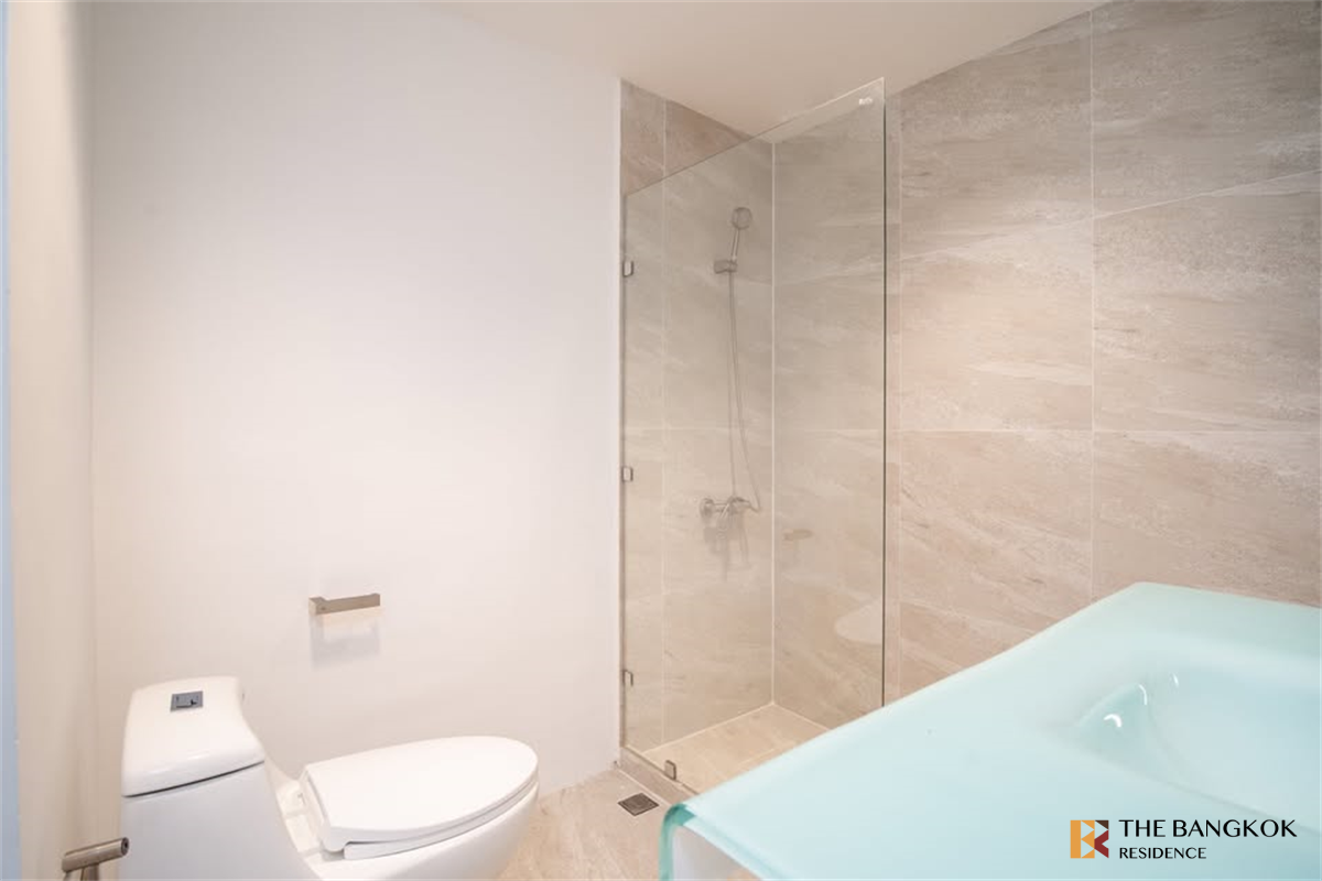 picture Waterford Diamond Condo with the Best Location - 6/9