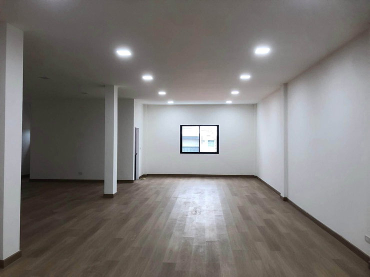 รูป     โกดังลำลูกกาคลอง 4 ขาย 6.5 ล้าน พื้นที่ใช้สอย 650 ตร.ม. ใช้งานได้ 3 ฟังก์ชัน - รูปที่ 8/12