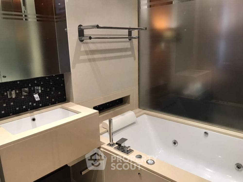 picture 1-BR At The Address Sukhumvit 28 Near BTS Phrom Phong (ID 307492) - 3/10