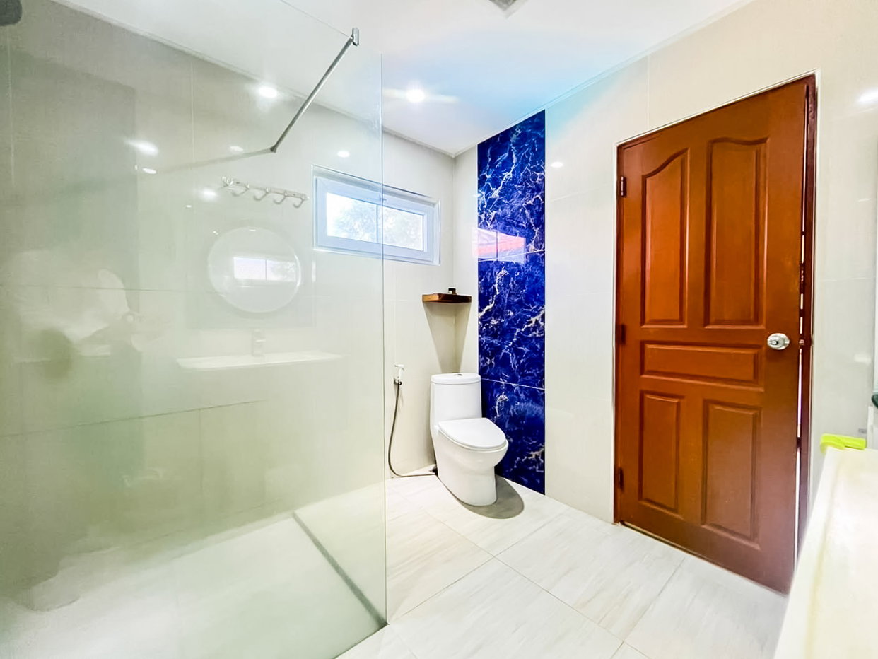 รูป High-End 3 Bedroom Pool Villa for Sale East Pattaya - รูปที่ 22/24