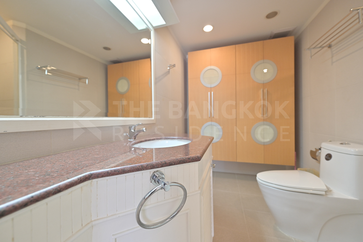 picture Unit Priced Below Market Baan Na Varang near BTS Chit Lom - 8/10