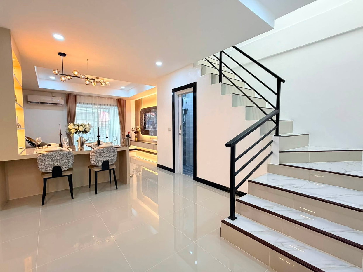 picture Modern Townhouse for Sale Jomtien Pattaya - 11/28