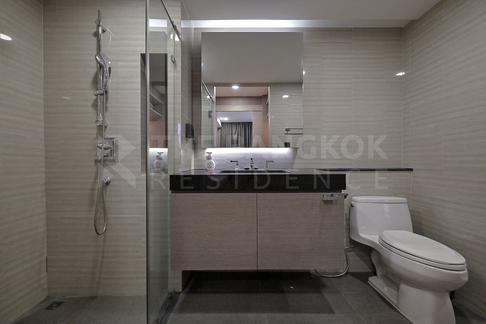 Klass Condo (Langsuan) near BTS Chit Lom Ready-to-move-in, Prime Location Condo