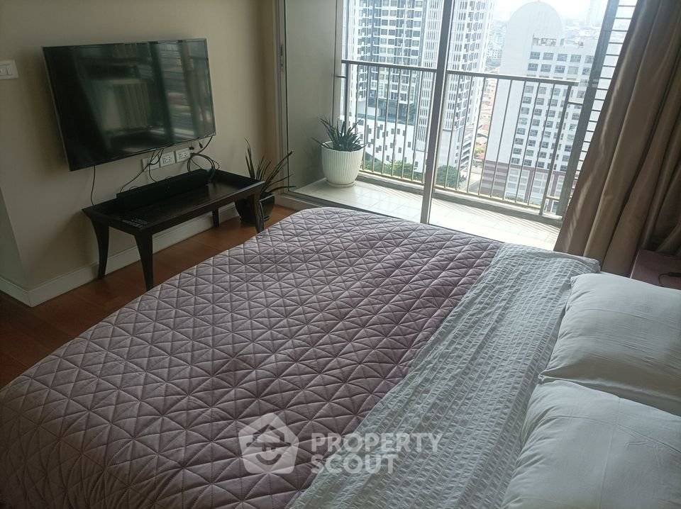 picture 22nd-Floor 3-BR At Hive Taksin, 100m To BTS Wongwian Yai (ID 3178735) - 10/17