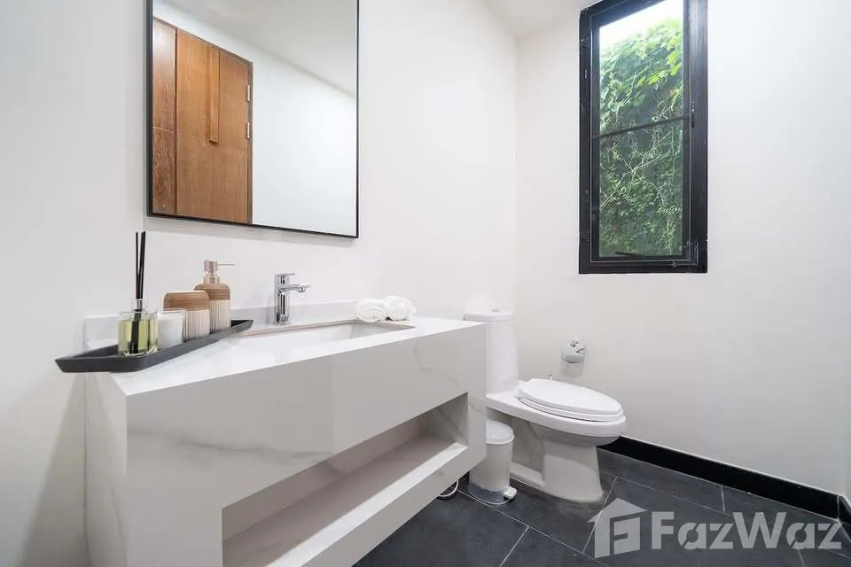 picture Renovated Villa | 3 beds 3 Baths | 10 mins drive to beach 1983021 - 9/27