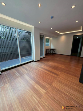 The Private Residence Rajdamri near BTS Ratchadamri Premium Unit Close to All Conveniences