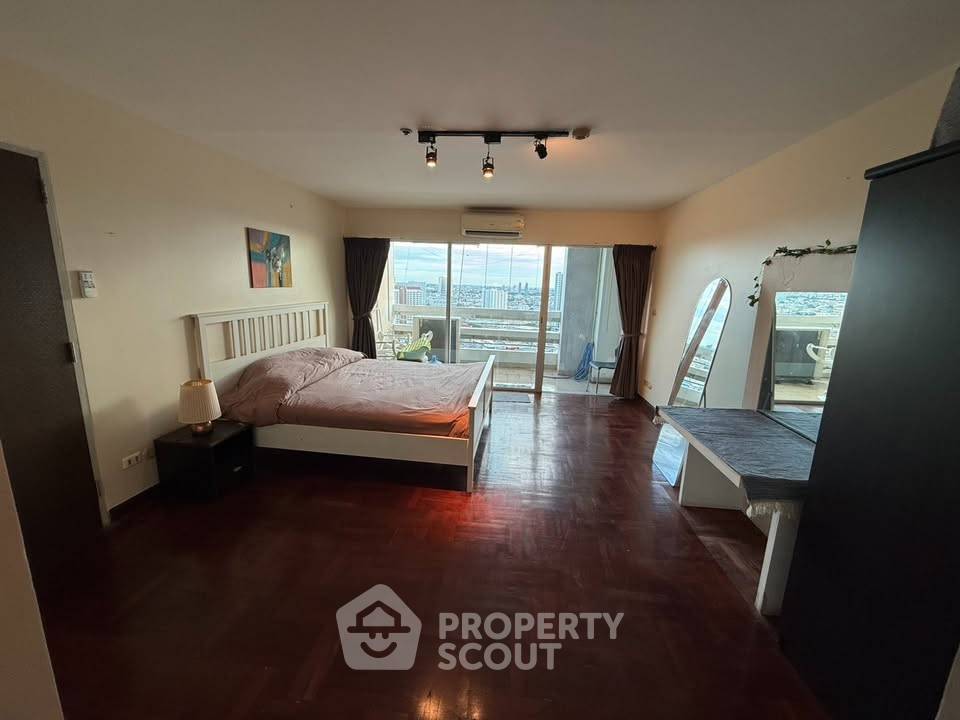 picture 3-BR Modern Home Tower Condominium Near MRT Wat Mangkon (ID 3179263) - 11/19