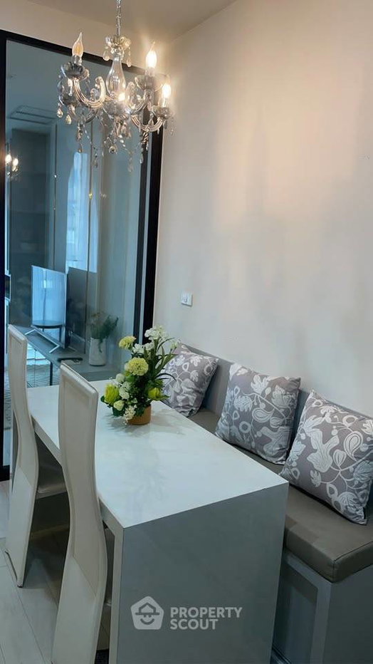 รูป ใกล้ BTS เพลินจิต 100 ม. | คอนโด 1 ห้องนอน Noble Ploenchit (ID 3180342) - รูปที่ 2/13