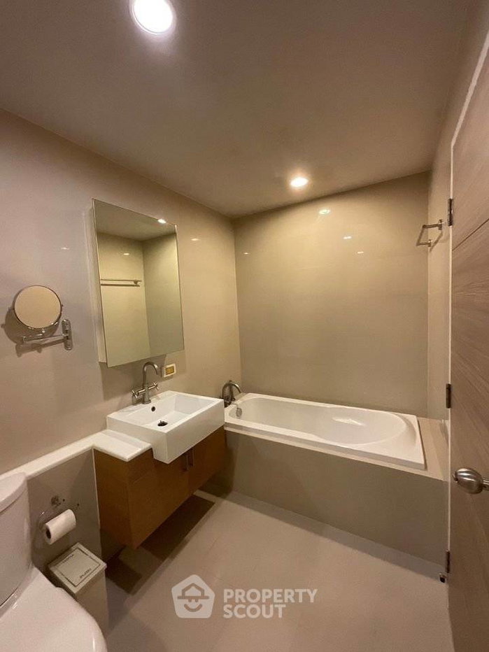 picture 22nd-Floor 3-BR At Hive Taksin, 100m To BTS Wongwian Yai (ID 3178735) - 7/17
