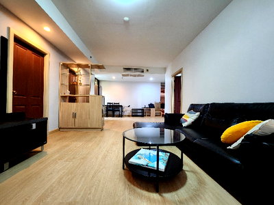 Condos for sale : Rare Item!! @ Condo in Sathorn 102 sq.m. Only 9.5M THB! Best Value Deal