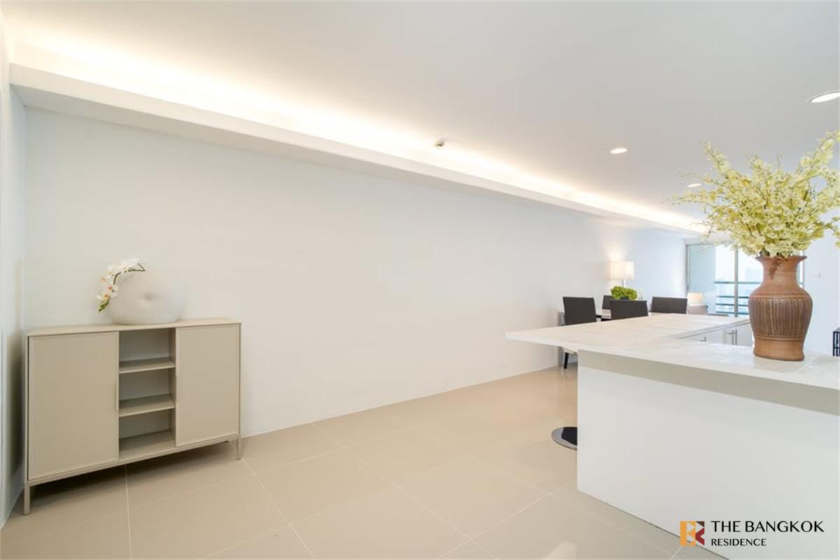picture Waterford Diamond Condo with the Best Location - 1/9