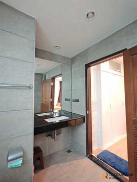 Baan Pathumwan High-potential Location, Not as Expensive as You Think near BTS Phaya Thai