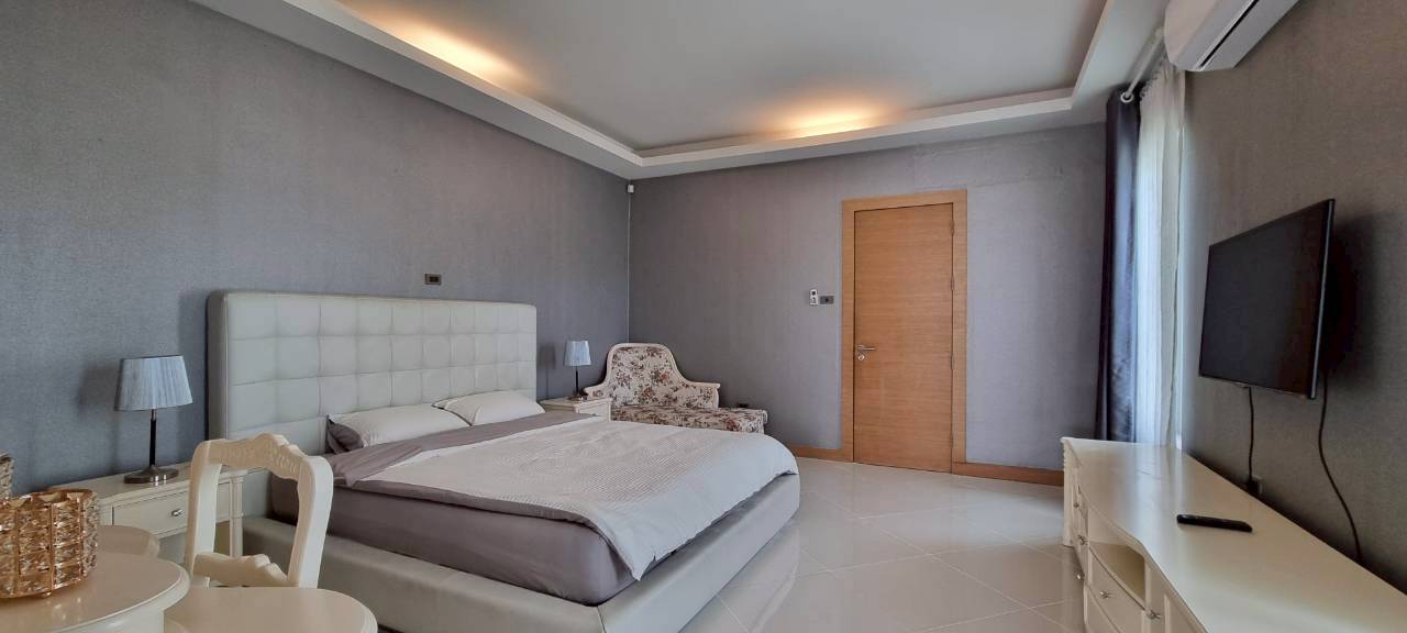 รูป Luxury 5-Bedroom Pool Villa for Rent in East Pattaya - รูปที่ 10/17