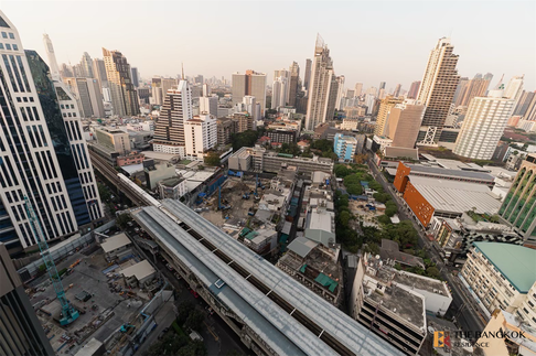 Q1 Sukhumvit near BTS Nana