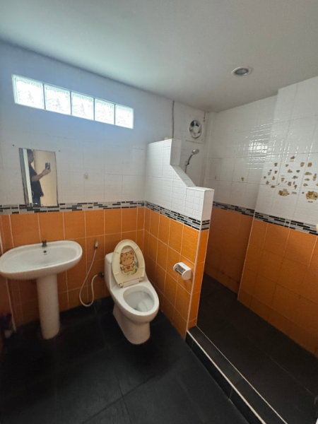 รูป ให้เช่า บ้านเดี่ยว 1 ชั้น 50 ตรว. มบ.ร่มเย็น ซ.พระยาสุเรนทร์ 24 บ้านมี 3 ห้องนอน 2 ห้องน้ำ แอร์ 3 เครื่อง - รูปที่ 11/12