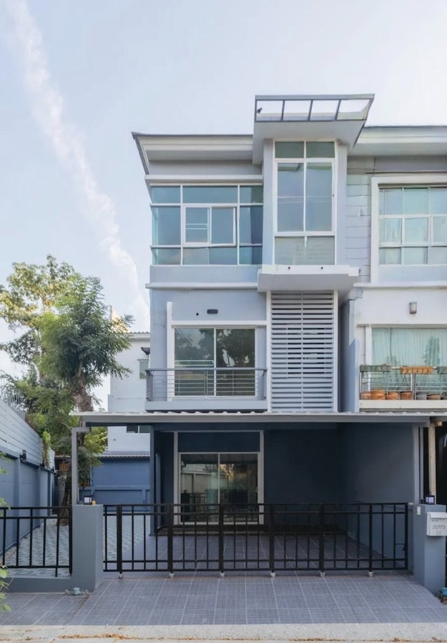 รูป For Rent: 3-Storey Townhome at The Metro Rama 9 - รูปที่ 1/11