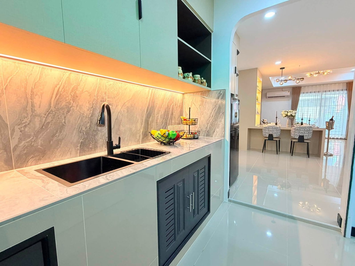 picture Modern Townhouse for Sale Jomtien Pattaya - 10/28