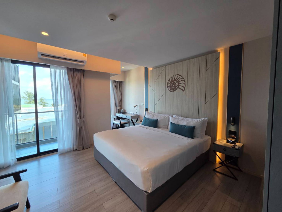รูป ขายคอนโด Carapace Hua Hin : คาราเพซ หัวหิน , ห้องพักระดับ Deluxe Sea View 2 ห้องนอน ชั้น5 ระเบียงวิวทะเลและสวนน้ำ - รูปที่ 3/17