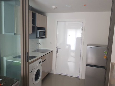 Condominium project Phyll Phahon 34, front building, largest corner room, 5th floor, facing inside, not matching anyone else's, good view