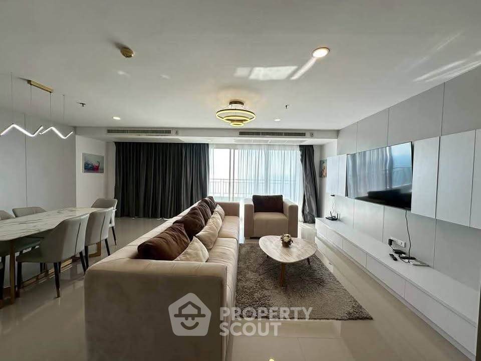 picture Spacious 3-BR 153 Sqm At Lumpini Seaview Jomtien (ID 3178320) - 2/15