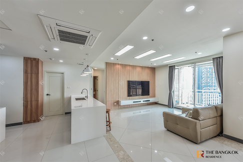The Empire Place Luxuriously Elevated Unit
