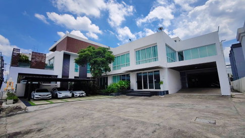 FOR RENT Office and warehouse space, Soi Ladprao 124, 1,632sq.m., parking for over 40 vehicles, large trucks can access