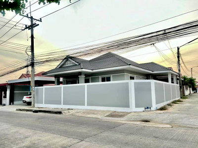 Houses for sale Bang Lamung Chonburi : Pool Villa for Sale in Huai Yai Pattaya | 3 Bedrooms | Corner Unit | Fully Furnished Ready to move in!