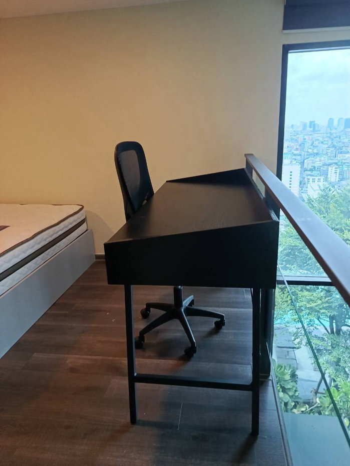 picture Condo for RENT : Knightsbridge Space Rama 9   𝐒𝐢𝐳𝐞 : 41 sqm. Duplex 1 Bed 1 Bath / City View /Corner room  𝐅𝐥𝐨𝐨𝐫 : 20th  ✅Fully furnished - 7/18