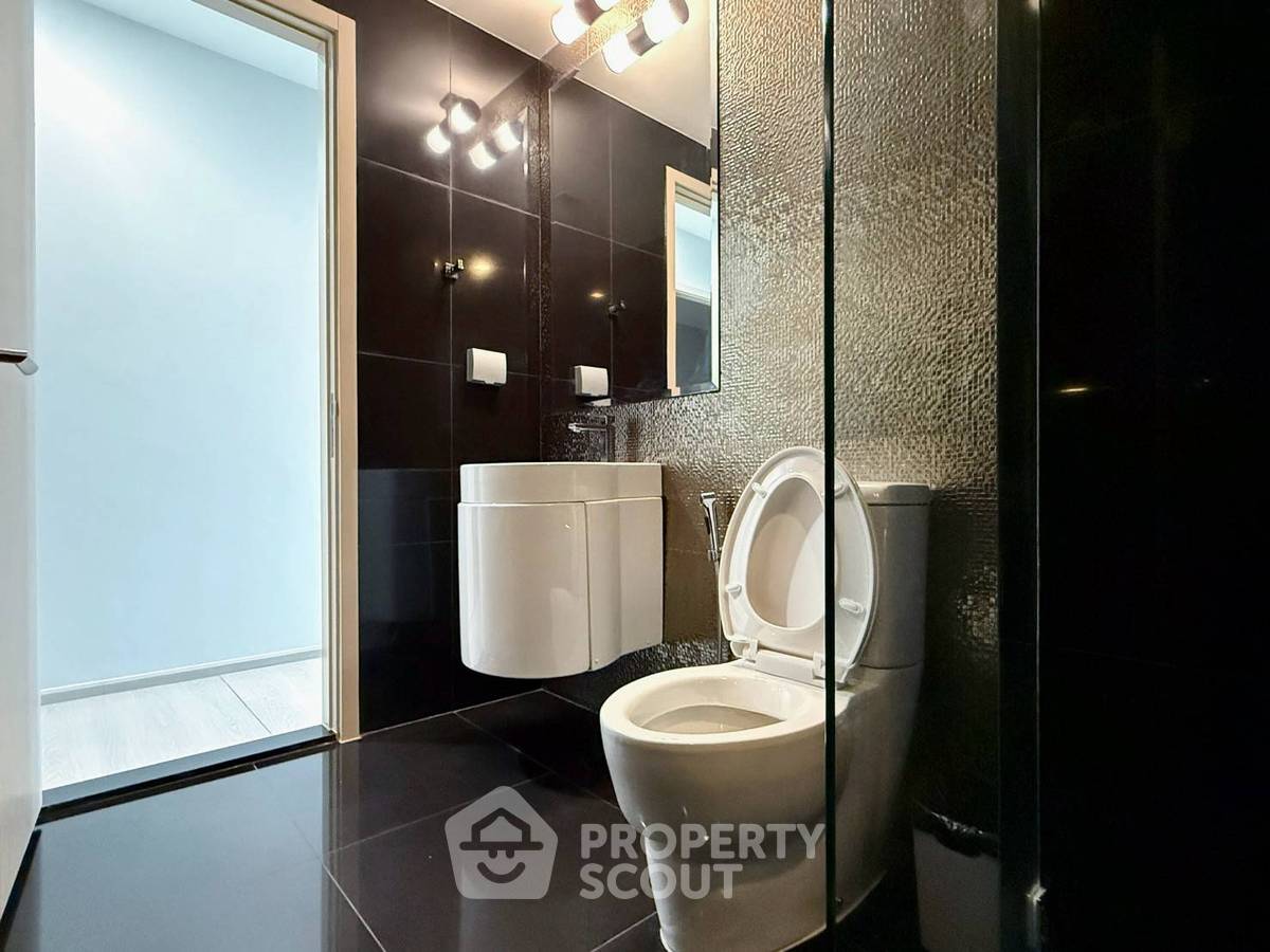 รูป ชั้น 21 ห้องนอน 2 ห้อง Rhythm Sukhumvit 36-38 ใกล้ BTS ทองหล่อ (ID 3182115) - รูปที่ 15/16