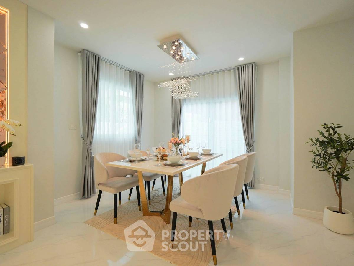 picture Spacious 3-BR 252 Sqm At Baan Suan Lalana Condominiums (ID 3183649) - 14/41