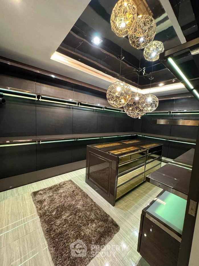 picture 3-BR 240 Sqm On 20th Floor, Citi Smart Sukhumvit 18, 200m To BTS Asoke (ID 3182123) - 10/19