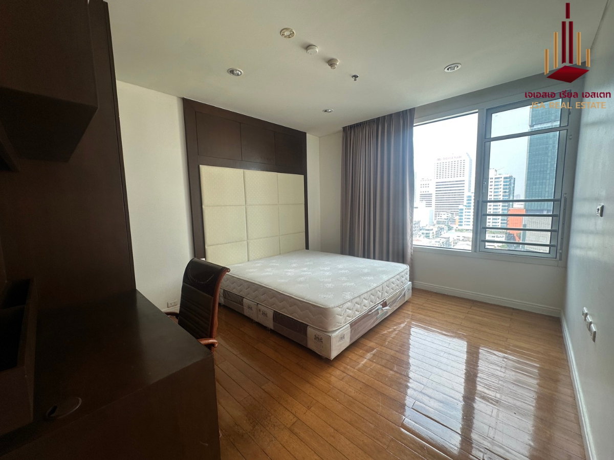 picture ✨ For Rent: The Royal Saladaeng Condo ✨💰 Only 80,000 THB/month - 2/6