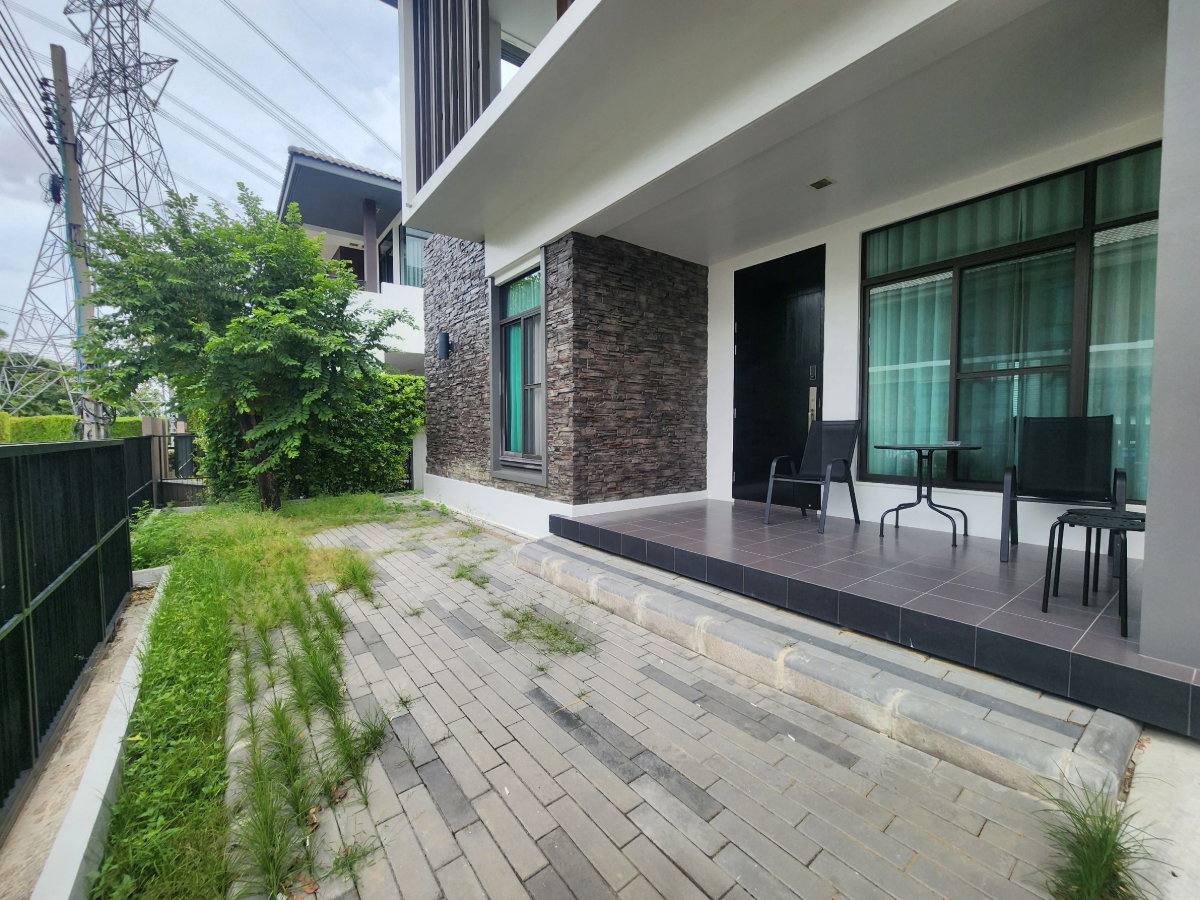 picture MN05204 - Manthana Onnut - Wongwan 4 : Megabangna - 8/19