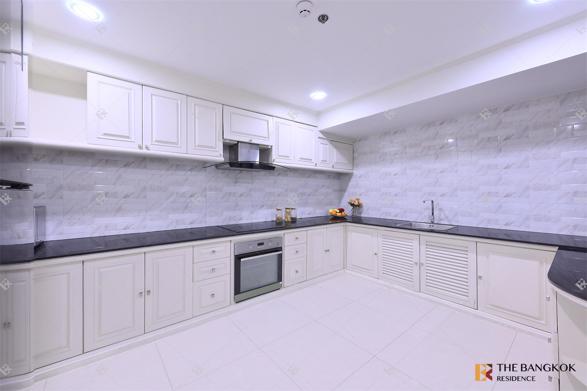 picture M Tower Sukhumvit 35 near BTS Phrom Phong - 8/10