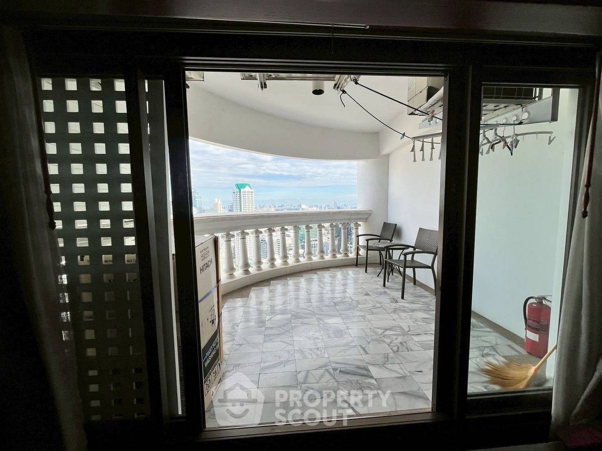 picture 40th-Floor 1-BR At Nusa State Tower Near BTS Saphan Taksin (ID 3035952) - 15/18