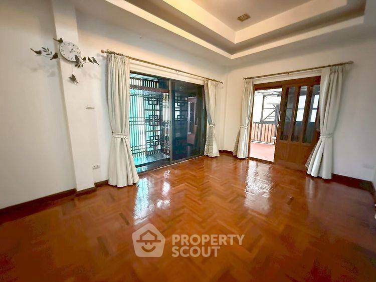 picture Pet-Friendly 4-BR 320 Sqm Ketsiri 2 Village, Saphan Sung (ID 3172097) - 13/20