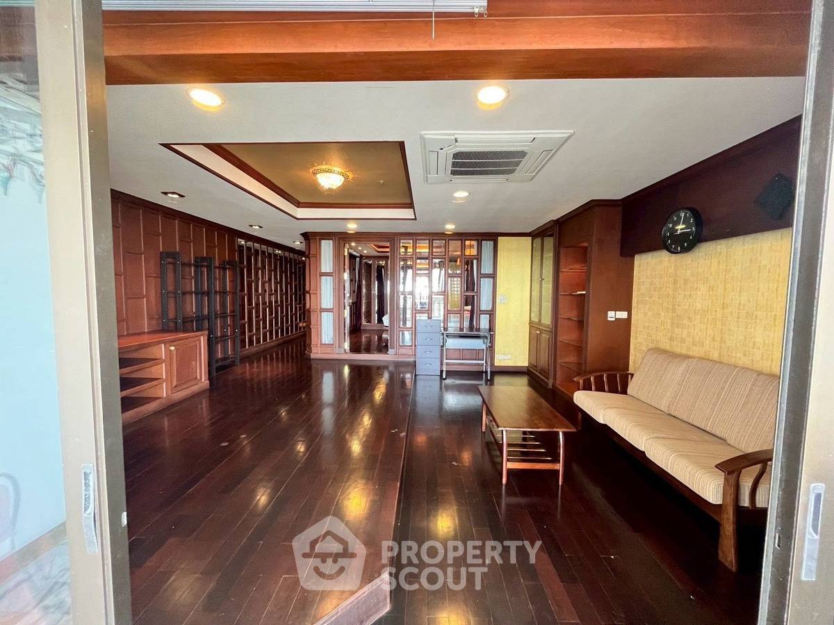 picture 40th-Floor 1-BR At Nusa State Tower Near BTS Saphan Taksin (ID 3035952) - 2/18