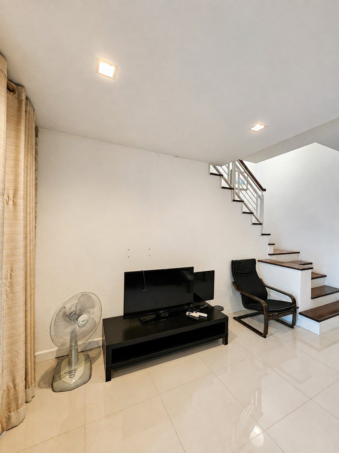 รูป 🏡 ให้เช่าทาวน์โฮม 3 ชั้น Fully Furnished พร้อมอยู่ | Town Avenue ศรีนครินทร์ ✨บ้านสภาพดี บรรยากาศเงียบสงบ เลี้ยงสัตว์ได้ ใกล้รถไฟฟ้าสายสีเหลือง - รูปที่ 13/15