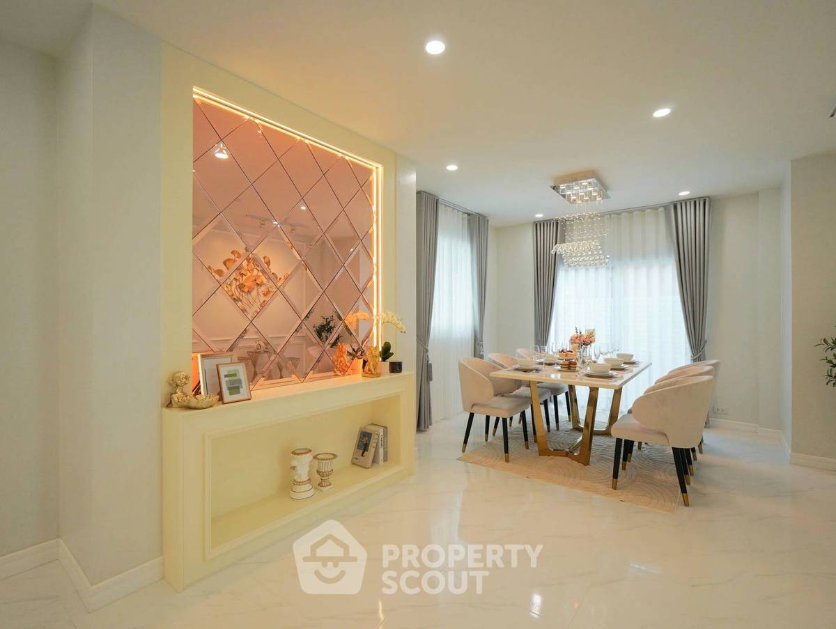 picture Spacious 3-BR 252 Sqm At Baan Suan Lalana Condominiums (ID 3183649) - 19/41