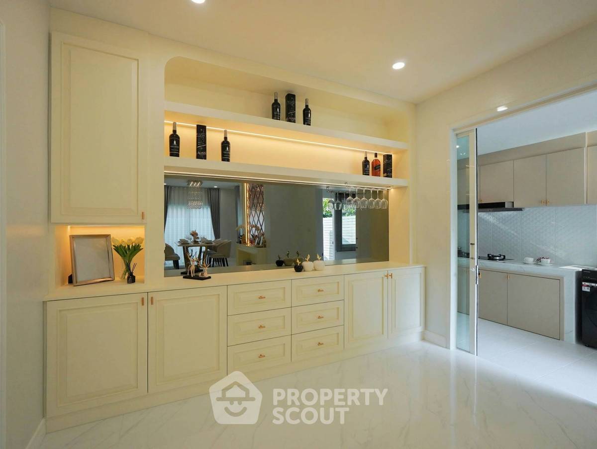 picture Spacious 3-BR 252 Sqm At Baan Suan Lalana Condominiums (ID 3183649) - 20/41